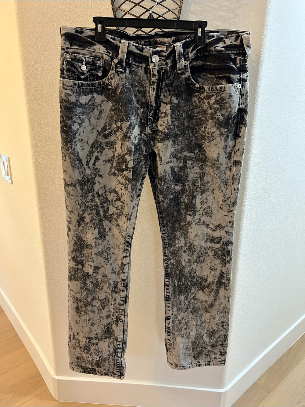 Men’s True Religion Acid Straight Wash Gray & Black Jeans Stylish Denim 38 x 34 - Picture 2 of 11